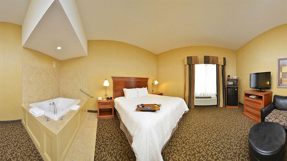 Hampton Inn Utica Buitenkant foto