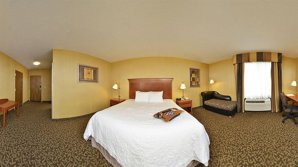 Hampton Inn Utica Buitenkant foto