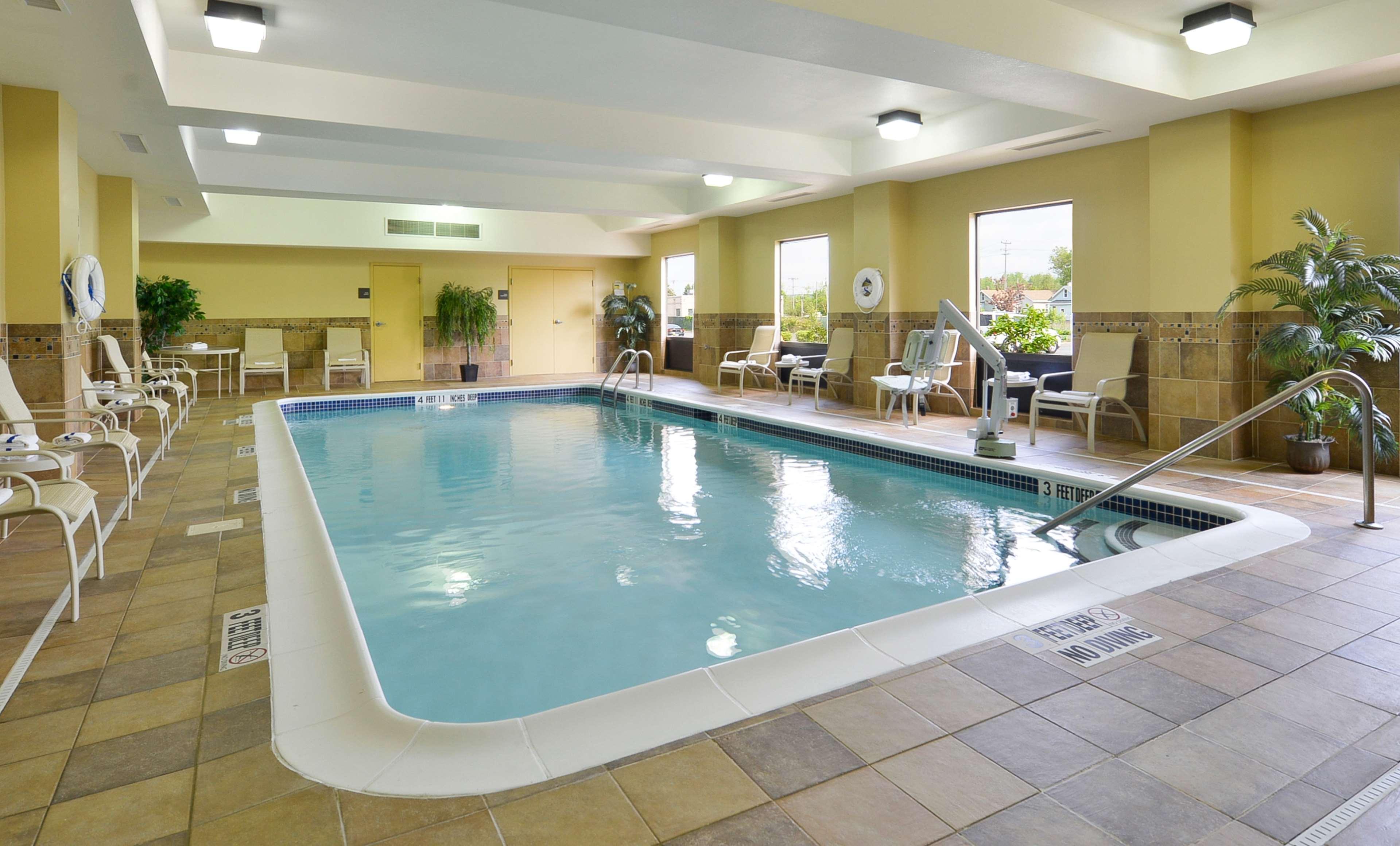 Hampton Inn Utica Buitenkant foto