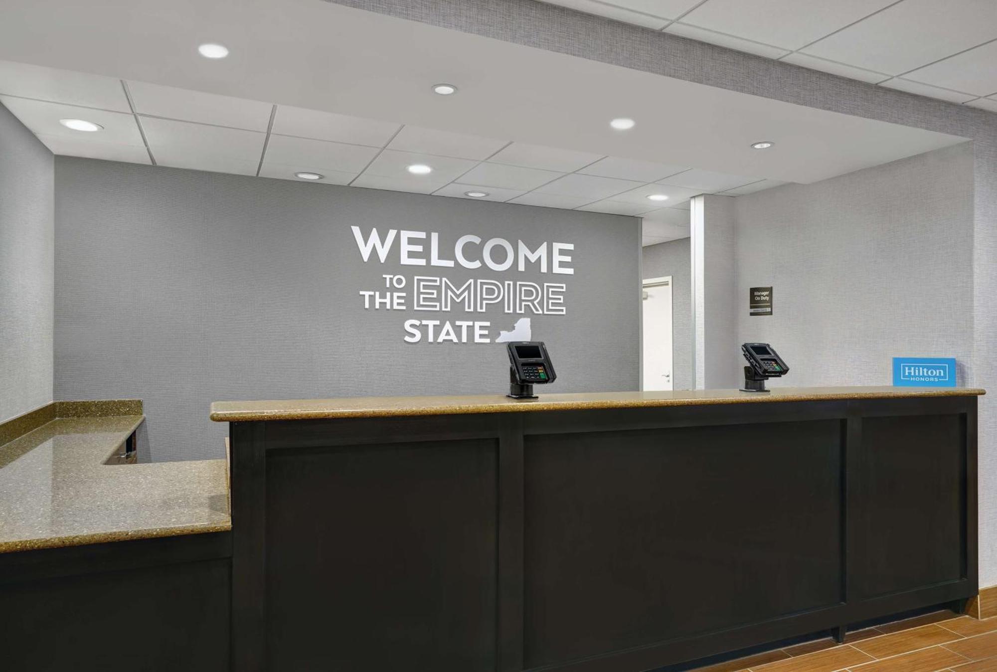 Hampton Inn Utica Buitenkant foto