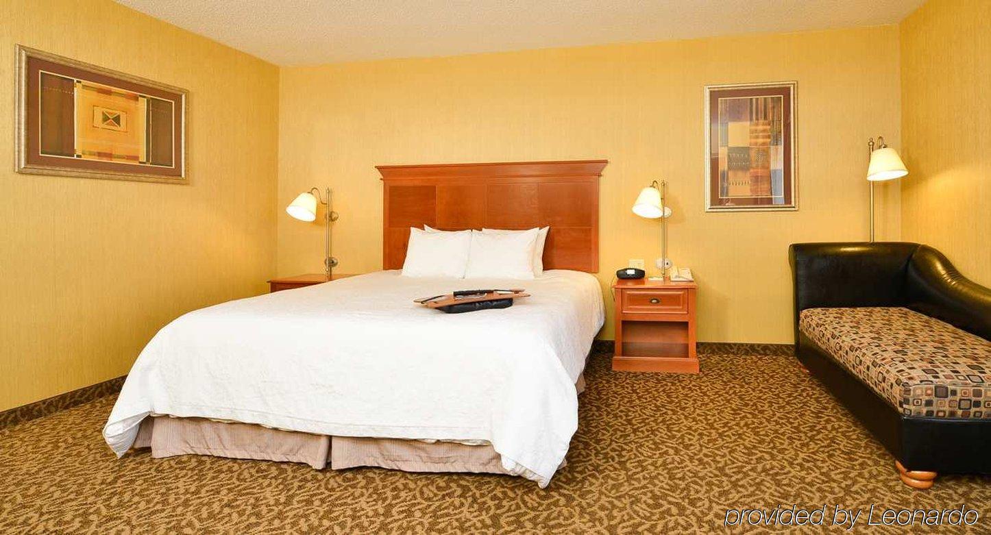 Hampton Inn Utica Buitenkant foto