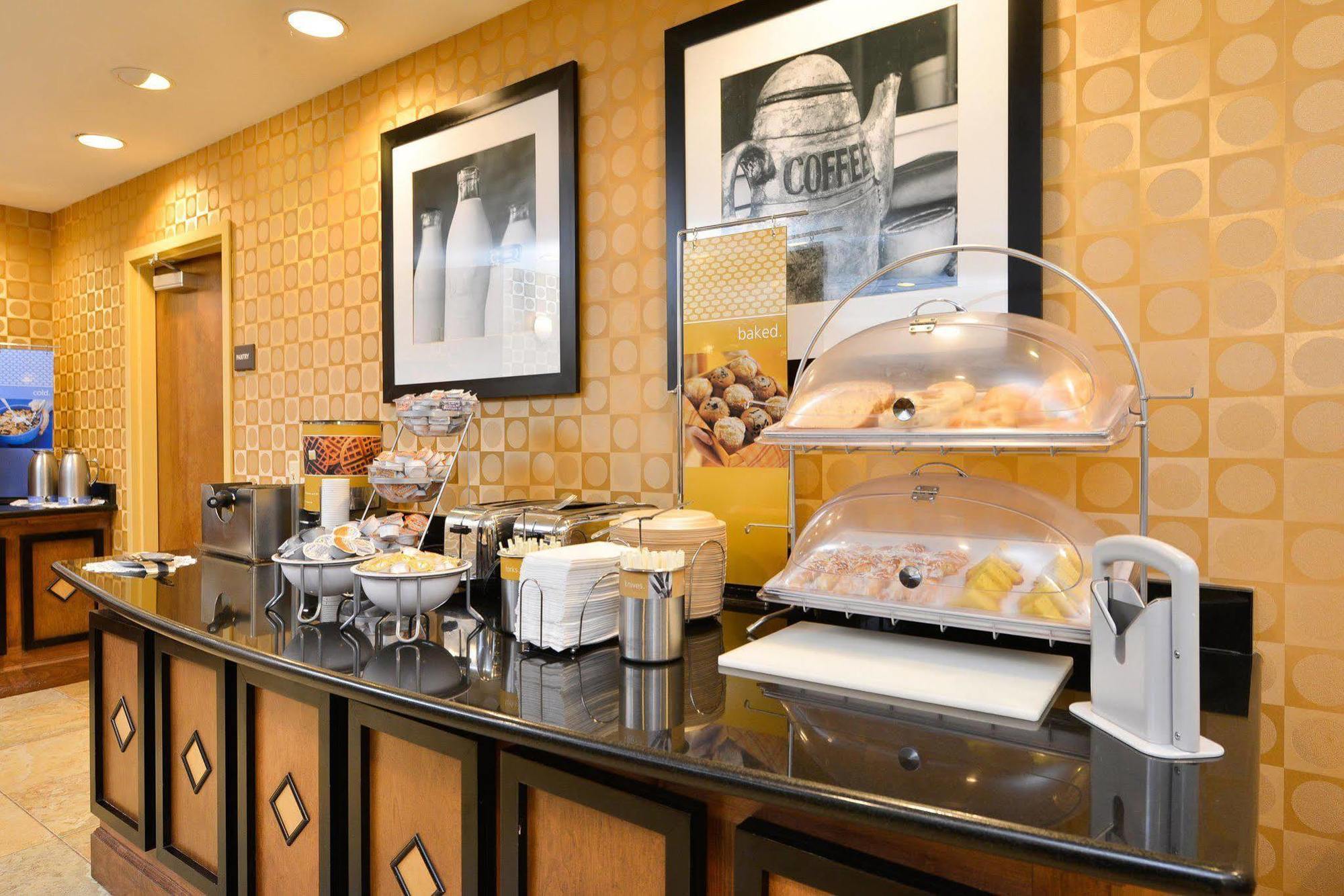 Hampton Inn Utica Buitenkant foto