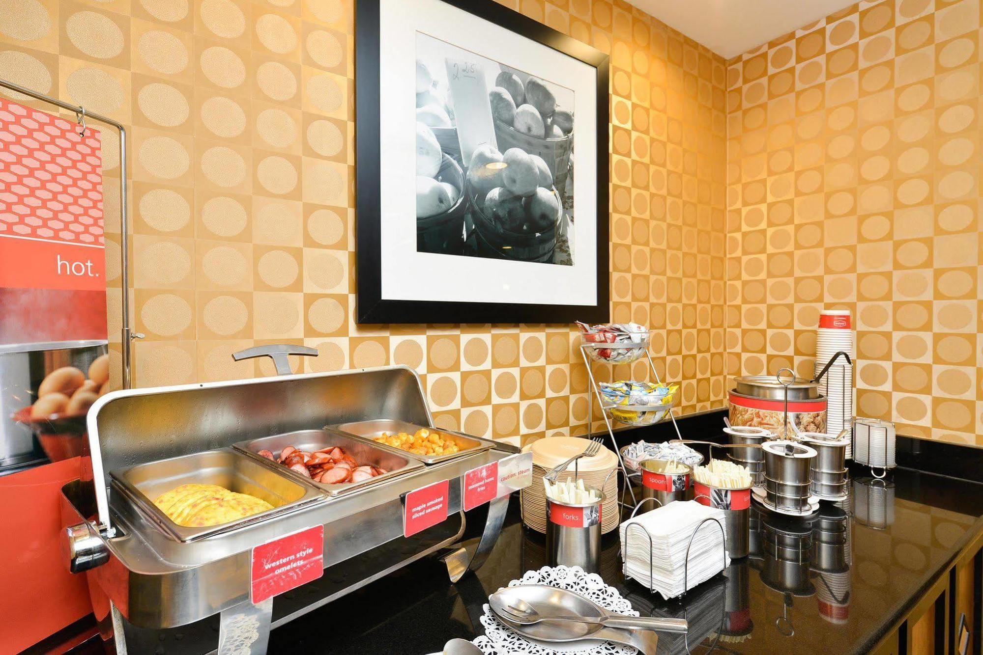 Hampton Inn Utica Buitenkant foto
